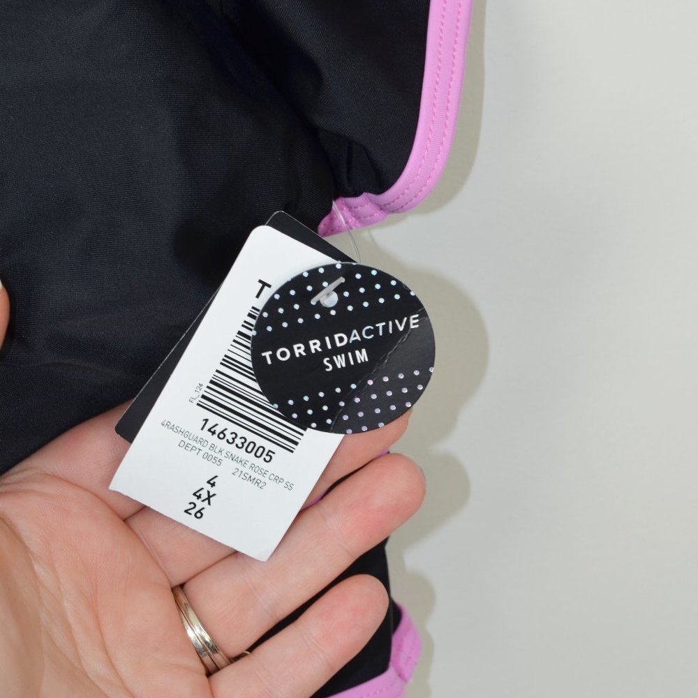 Torrid Black Snake Rose Crop Rashguard NWT - Picture 10 of 11